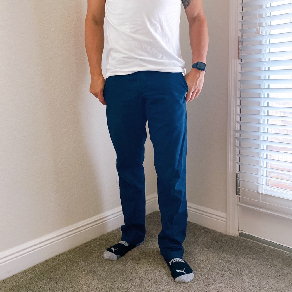 Dickies 4 pair of pants!!!! Size 32x34 slim taper